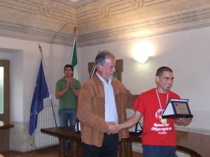 Francesco premiato in Comune a Villanova